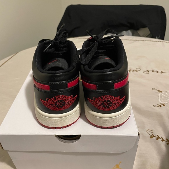 Jordan 1 Low - Picture 4 of 6